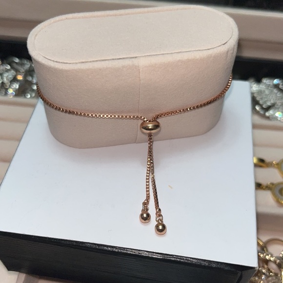 Rose gold butterfly bracelet - Picture 3 of 3